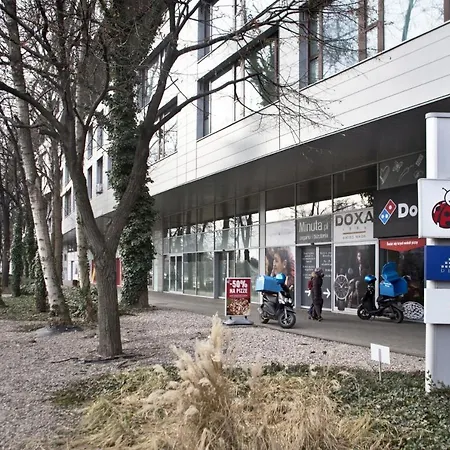 Triton Park By P&o Serviced דירה *